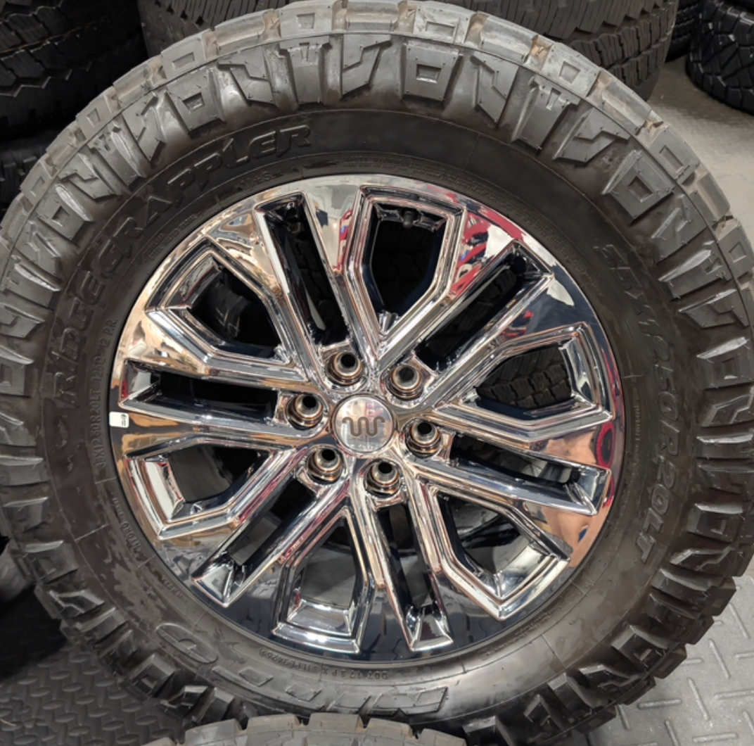 Chrome Ford F-250 / F-350 Super Duty Lariat OEM 20” Wrapped in Nitto Ridge Grappler 35x12.50R20LT