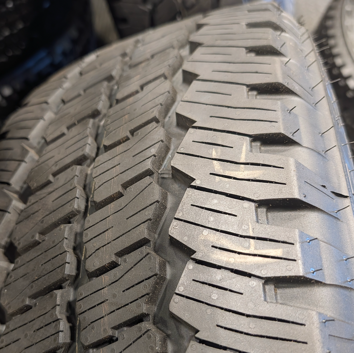 OEM 20” Gloss Black Ford F-250 / F-350 Wheels wrapped in Bridgestone Dueler A/T tires.