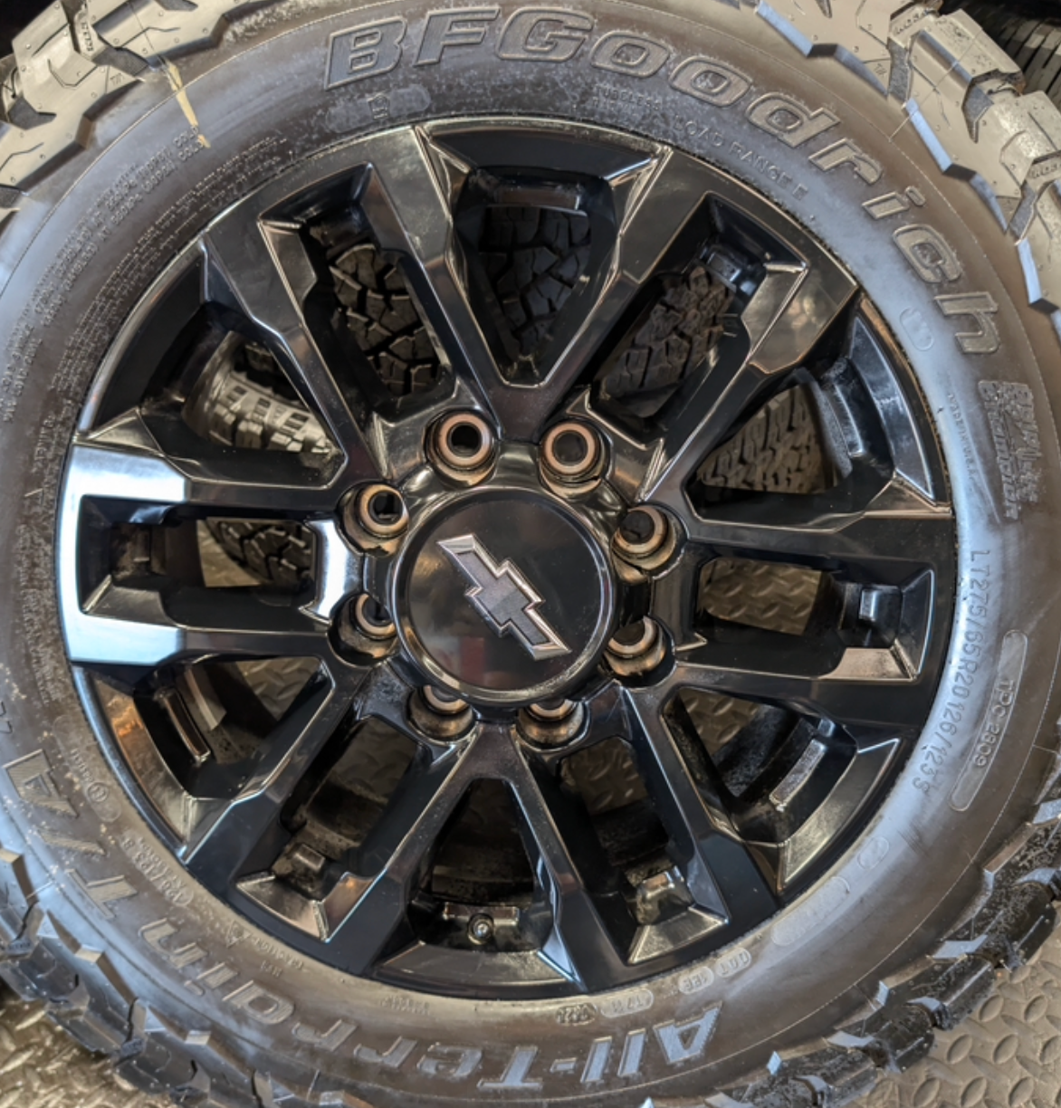 OEM 20” Black GM 2500HD / 3500HD Wheels wrapped in LT275/65R20 BFGoodrich All-Terrain T/A tires.