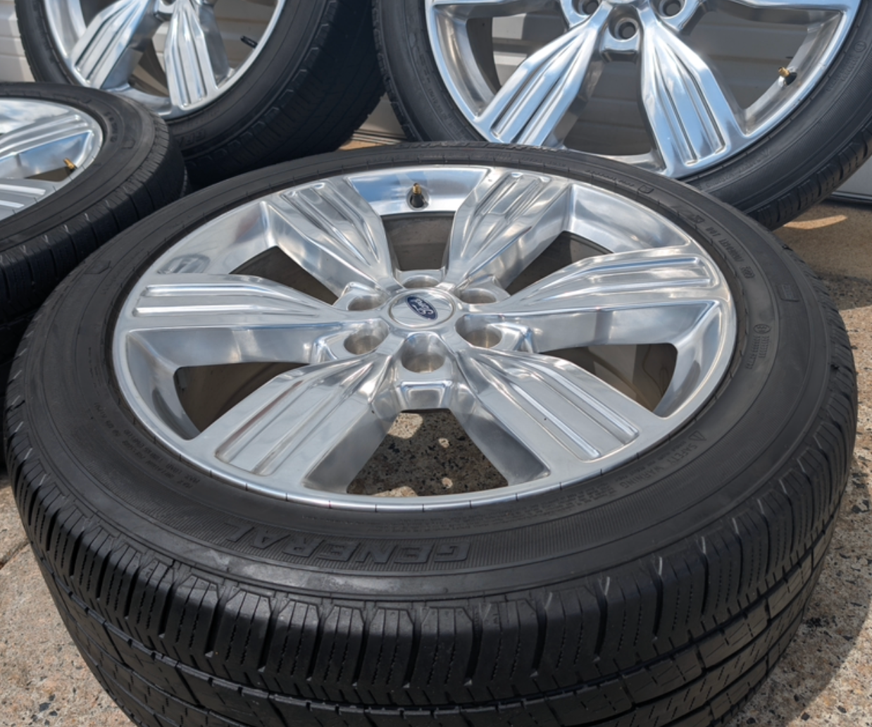 Polished Ford Expedition King Ranch / Limited OEM 22” Wrapped in General Grabber HTS60 285/45R22