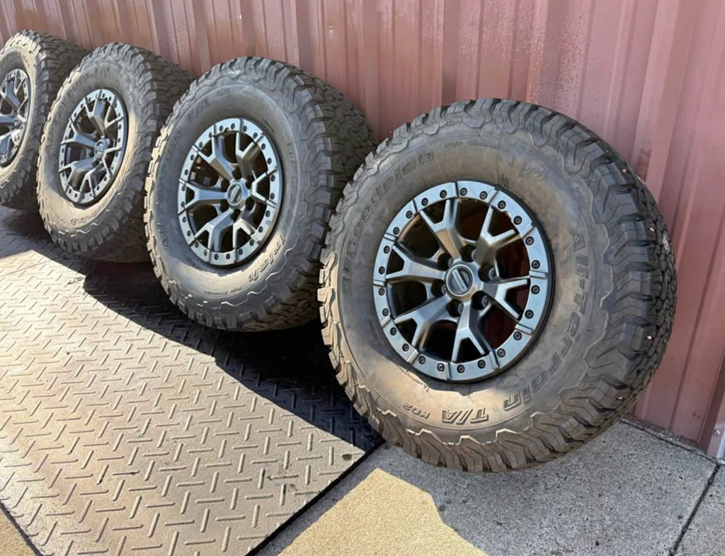 NEW OEM  Beadlock-capable Ford F-150 Raptor 37 Package wheels & BFGoodrich 35s (6x135)