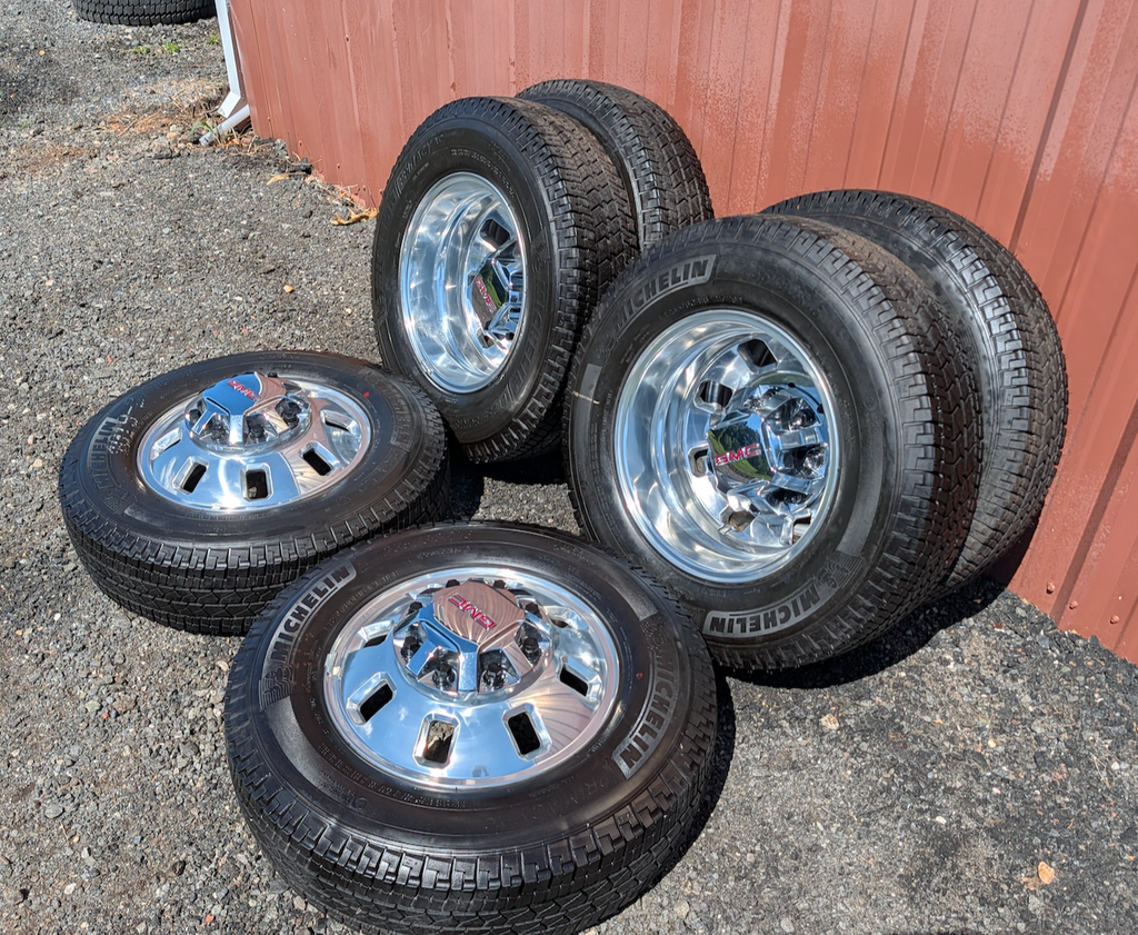 Polished Aluminum Chevrolet Silverado 3500HD / GMC Sierra 3500HD Dually OEM 18” Wheels