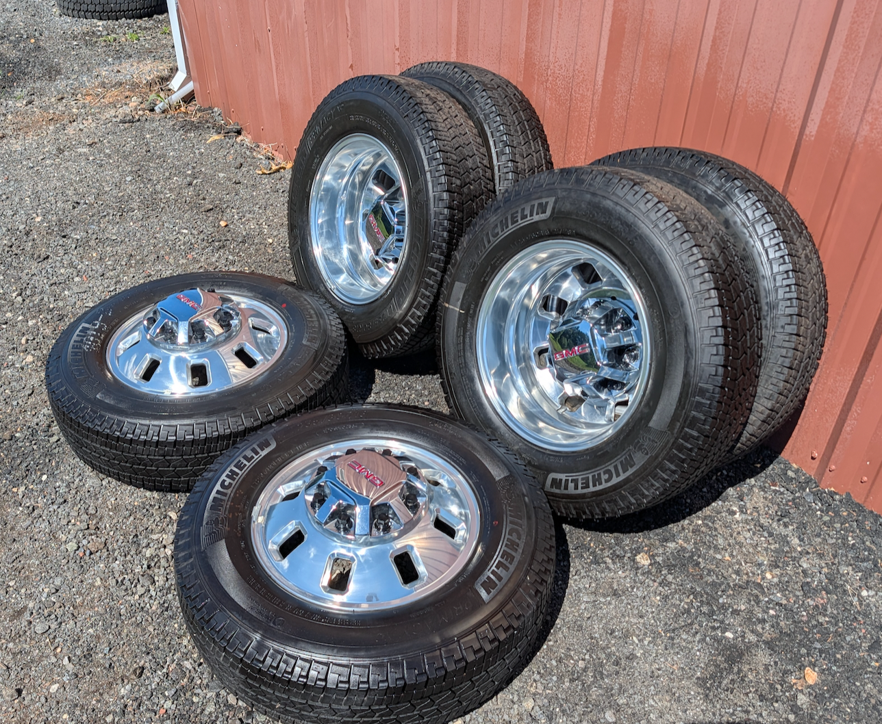 Polished Aluminum Chevrolet Silverado 3500HD / GMC Sierra 3500HD Dually OEM 18” Wheels