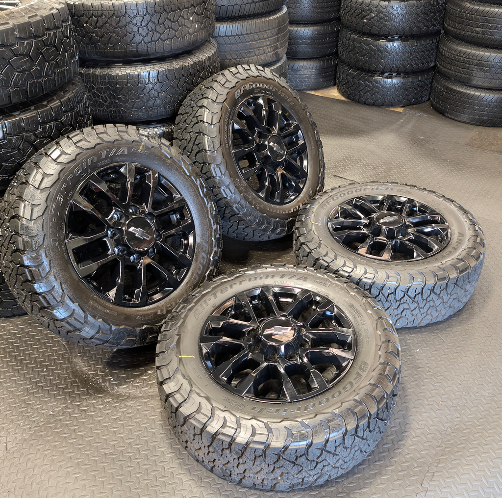 OEM 20” Black GM 2500HD / 3500HD Wheels wrapped in LT275/65R20 BFGoodrich All-Terrain T/A tires.
