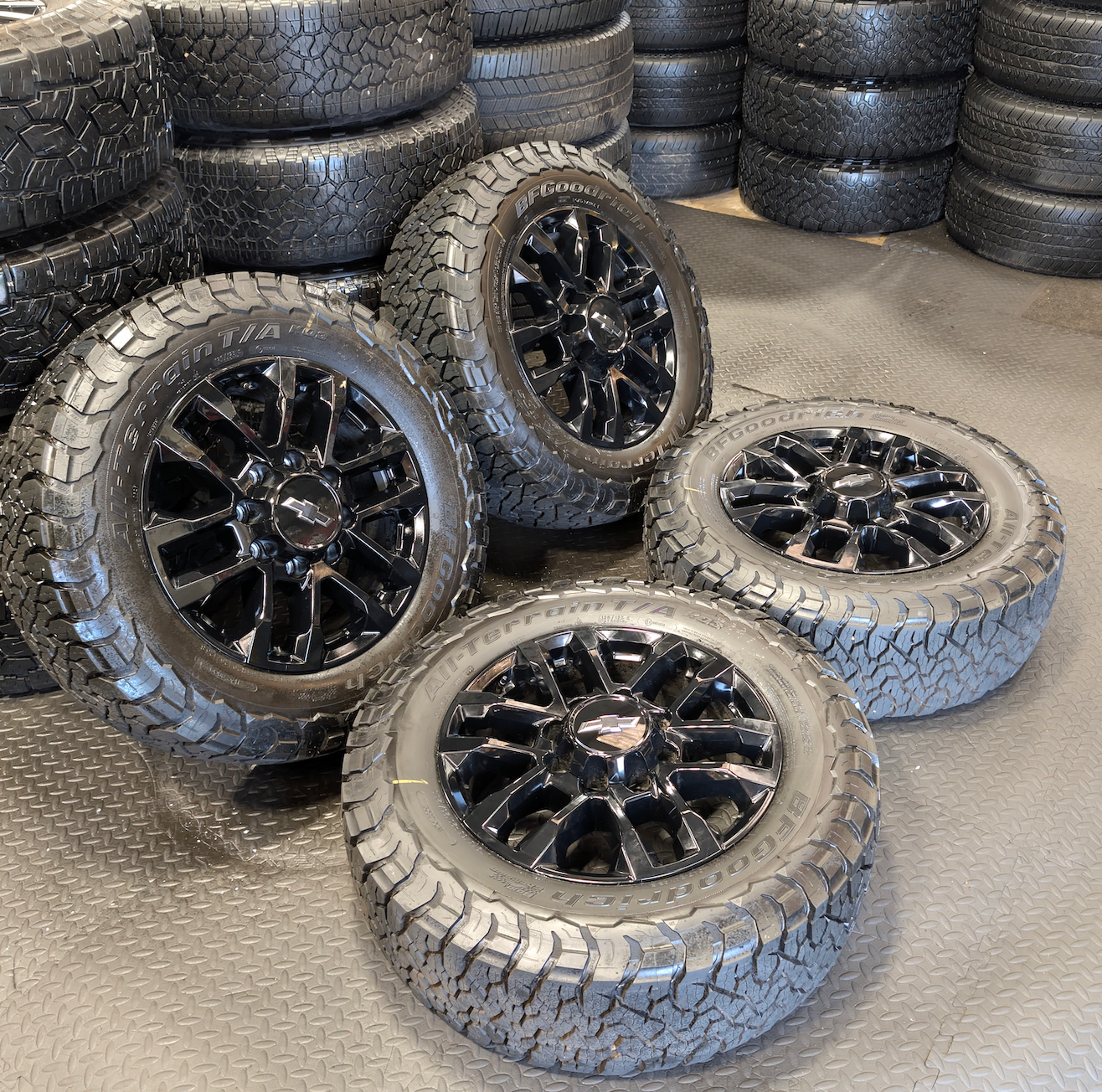 OEM 20” Black GM 2500HD / 3500HD Wheels wrapped in LT275/65R20 BFGoodrich All-Terrain T/A tires.