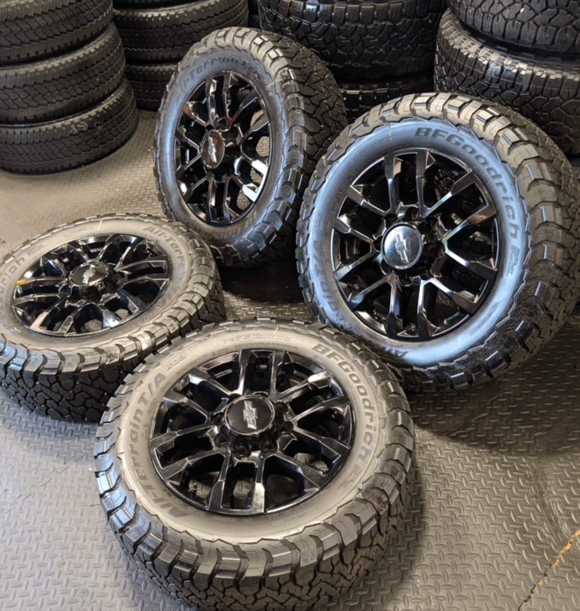 OEM 20” Black GM 2500HD / 3500HD Wheels wrapped in LT275/65R20 BFGoodrich All-Terrain T/A tires.