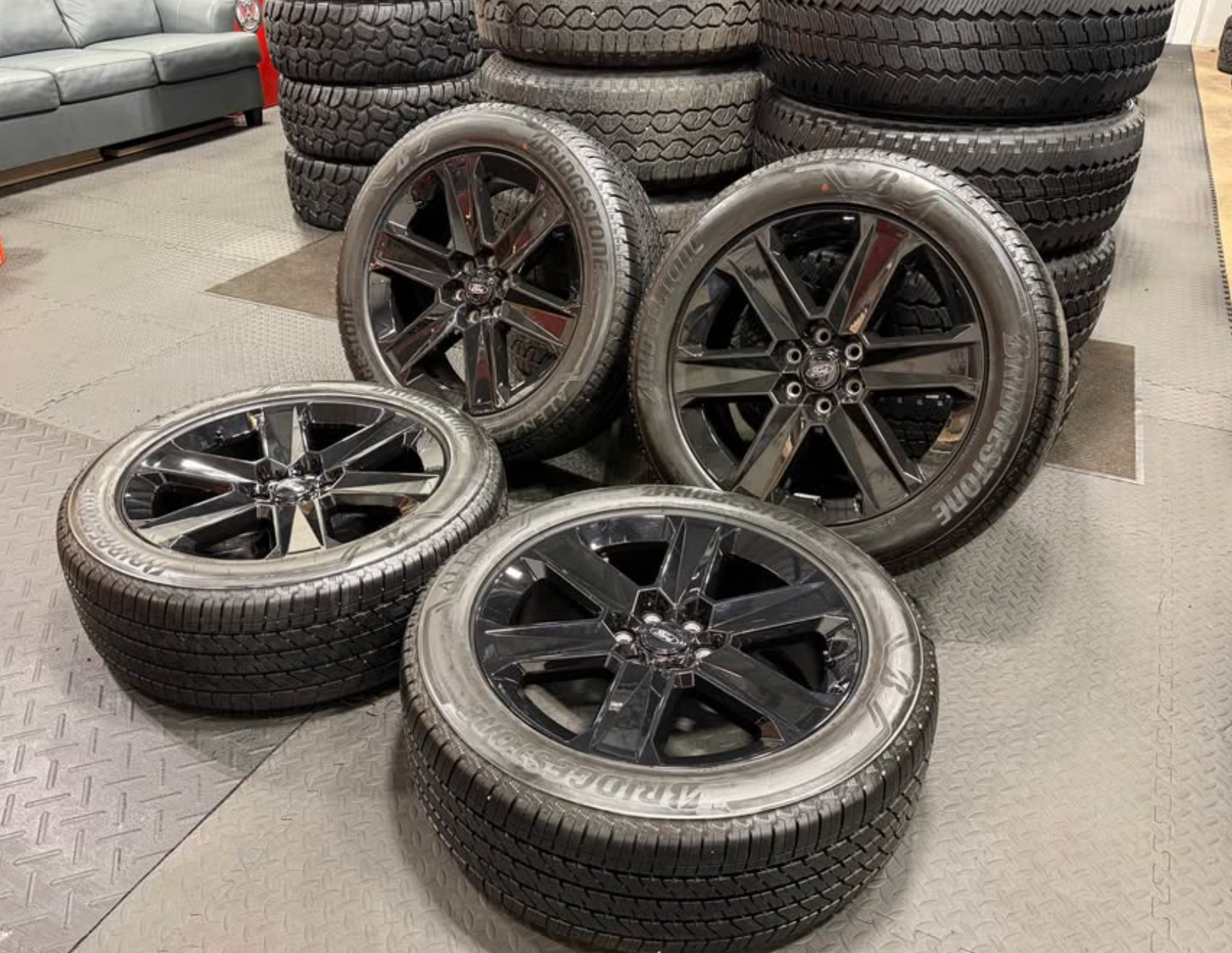 New Ford F150 Lobo 22” black wheels/tires Expedition 6x135