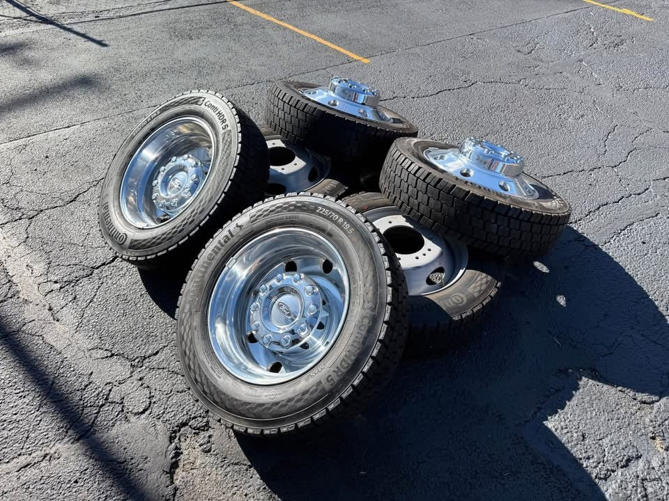 NEW OEM Ford F-450 Dually 19.5” Wheels & Continental HDR5 225/70R19.5 Tires