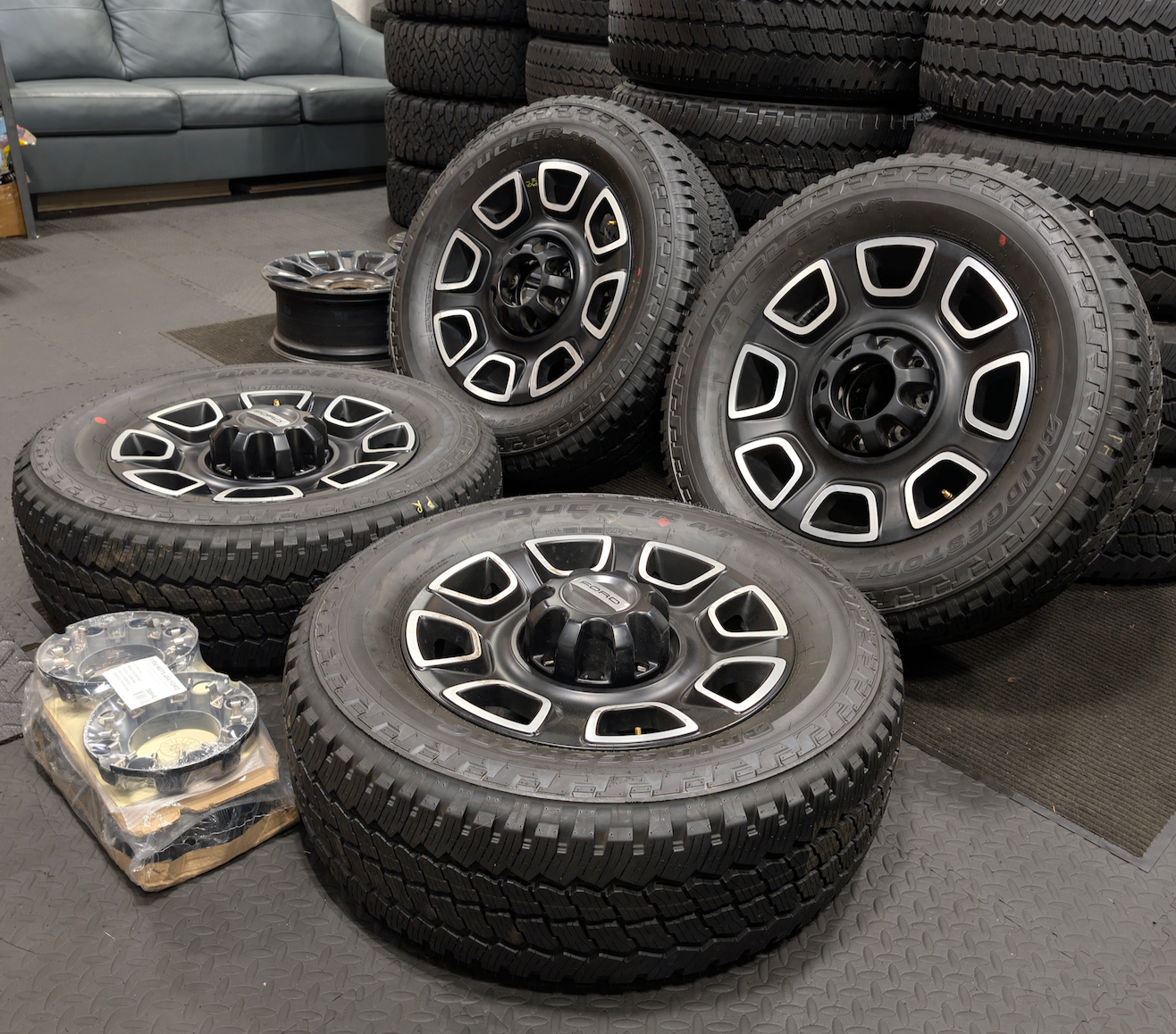 Machined Ford F-250 / F-350 Super Duty Platinum OEM 20” Wrapped in Bridgestone Dueler A/T LT275/65R20