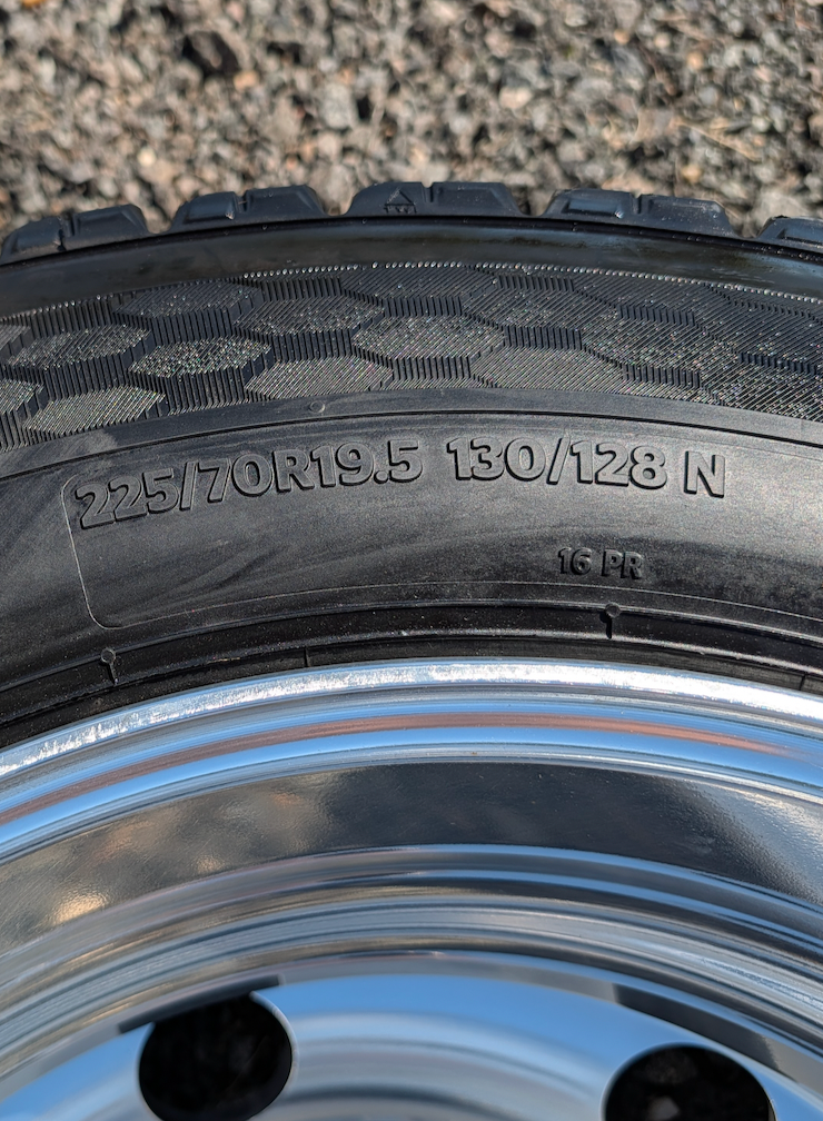 OEM 19.5” Alcoa Chevrolet 4500 / 5500 Wheels wrapped in Continental Conti HDR5 265/70R19.5 tires.