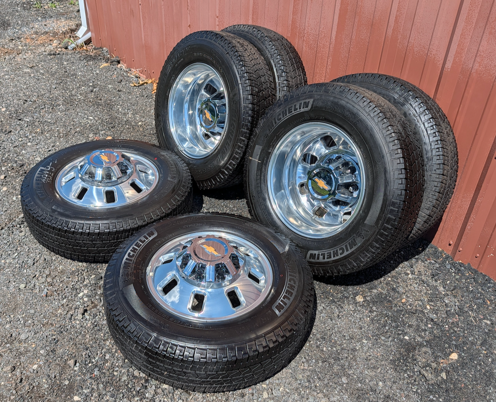 Polished Aluminum Chevrolet Silverado 3500HD / GMC Sierra 3500HD Dually OEM 18” Wheels