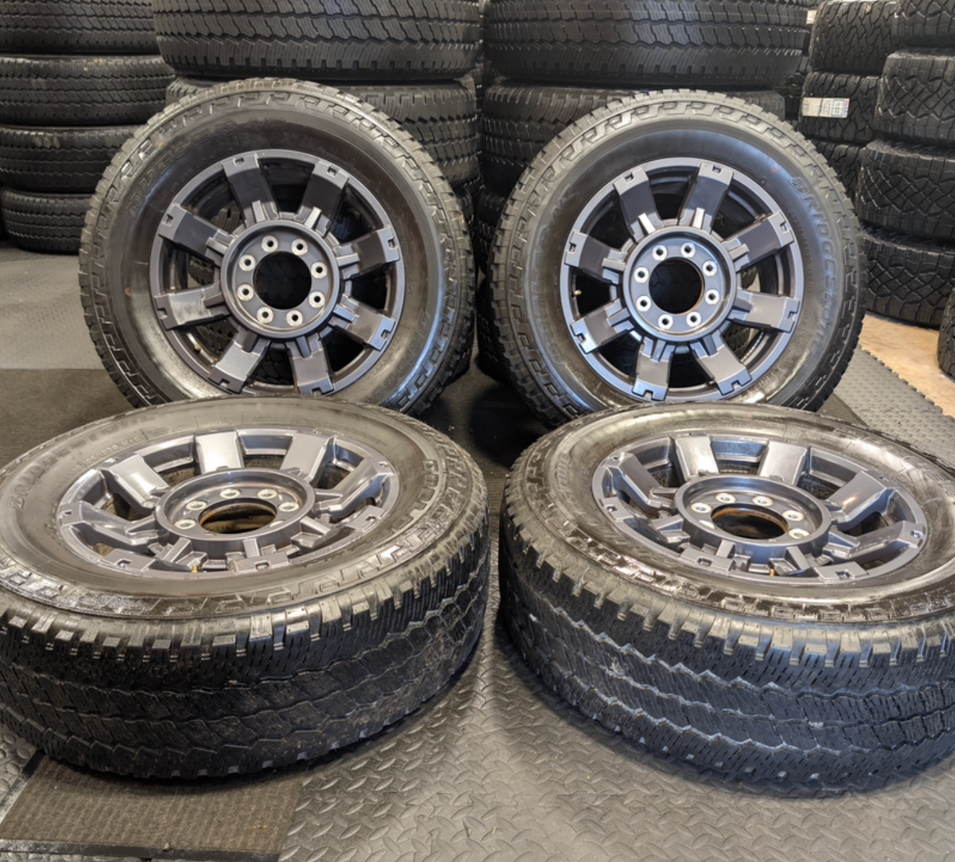 OEM 20” Dark Carbonized Gray Ford F-250 / F-350 Super Duty Wheels wrapped in Bridgestone Dueler tires.