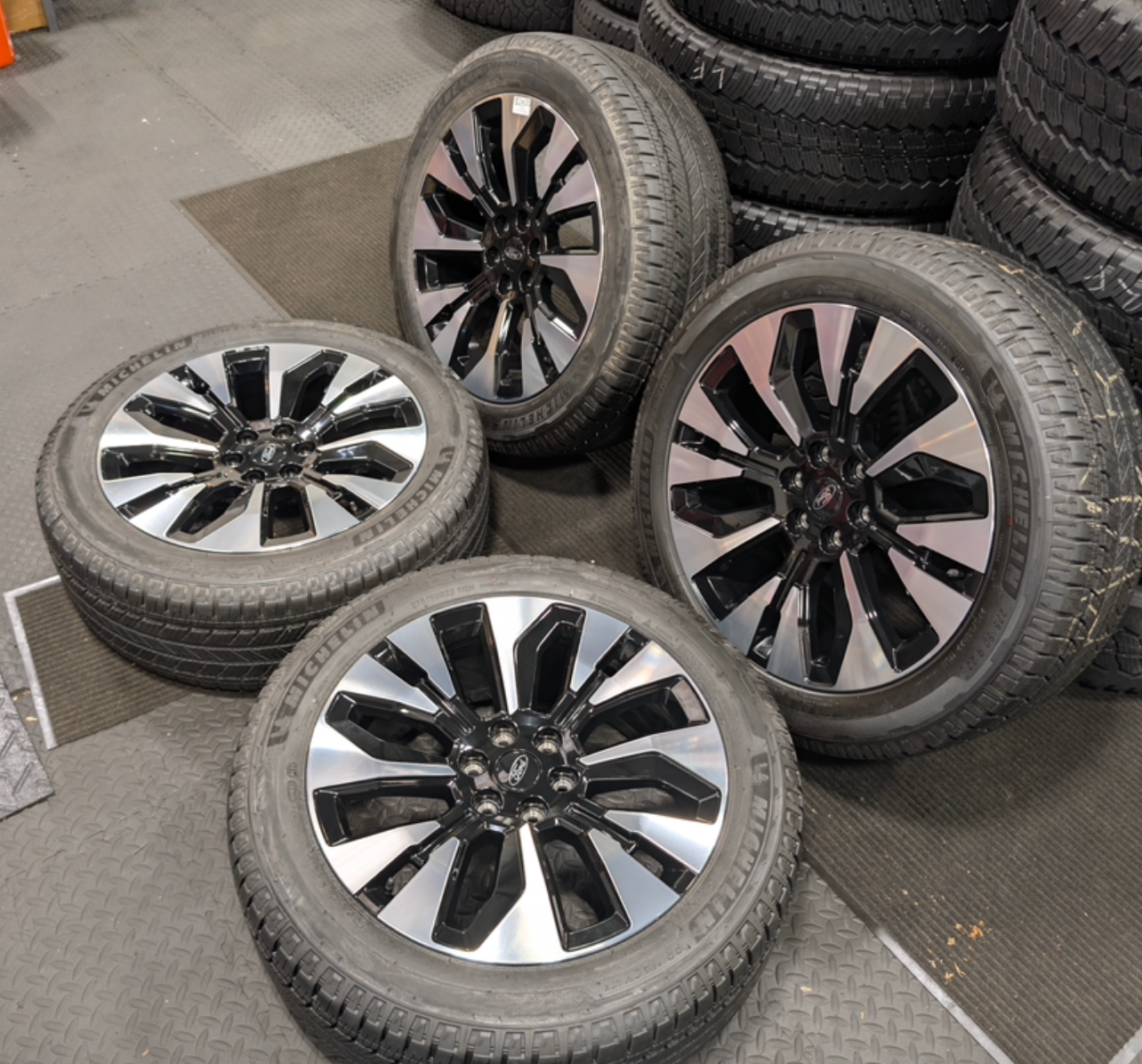 Machined Ford Expedition Platinum OEM 22” Wrapped in Michelin Primacy LTX 275/50R22