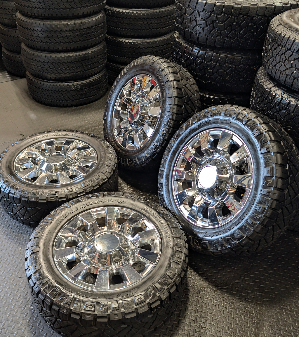 OEM 20” Chrome GMC Sierra Denali 2500HD / 3500HD Wheels wrapped in LT275/60R20 Nitto Ridge Grappler tires.