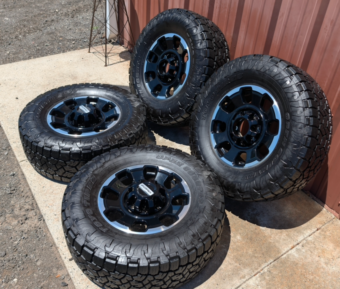 Machined Ford F-250 / F-350 Tremor OEM 18” Wrapped in Toyo Open Country A/T 35x12.50R18LT 128Q