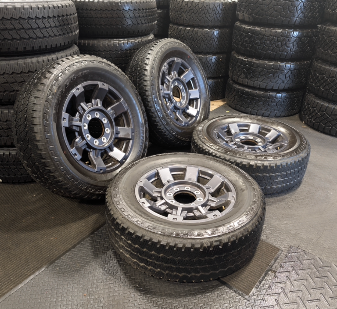 OEM 20” Dark Carbonized Gray Ford F-250 / F-350 Super Duty Wheels wrapped in Bridgestone Dueler tires.
