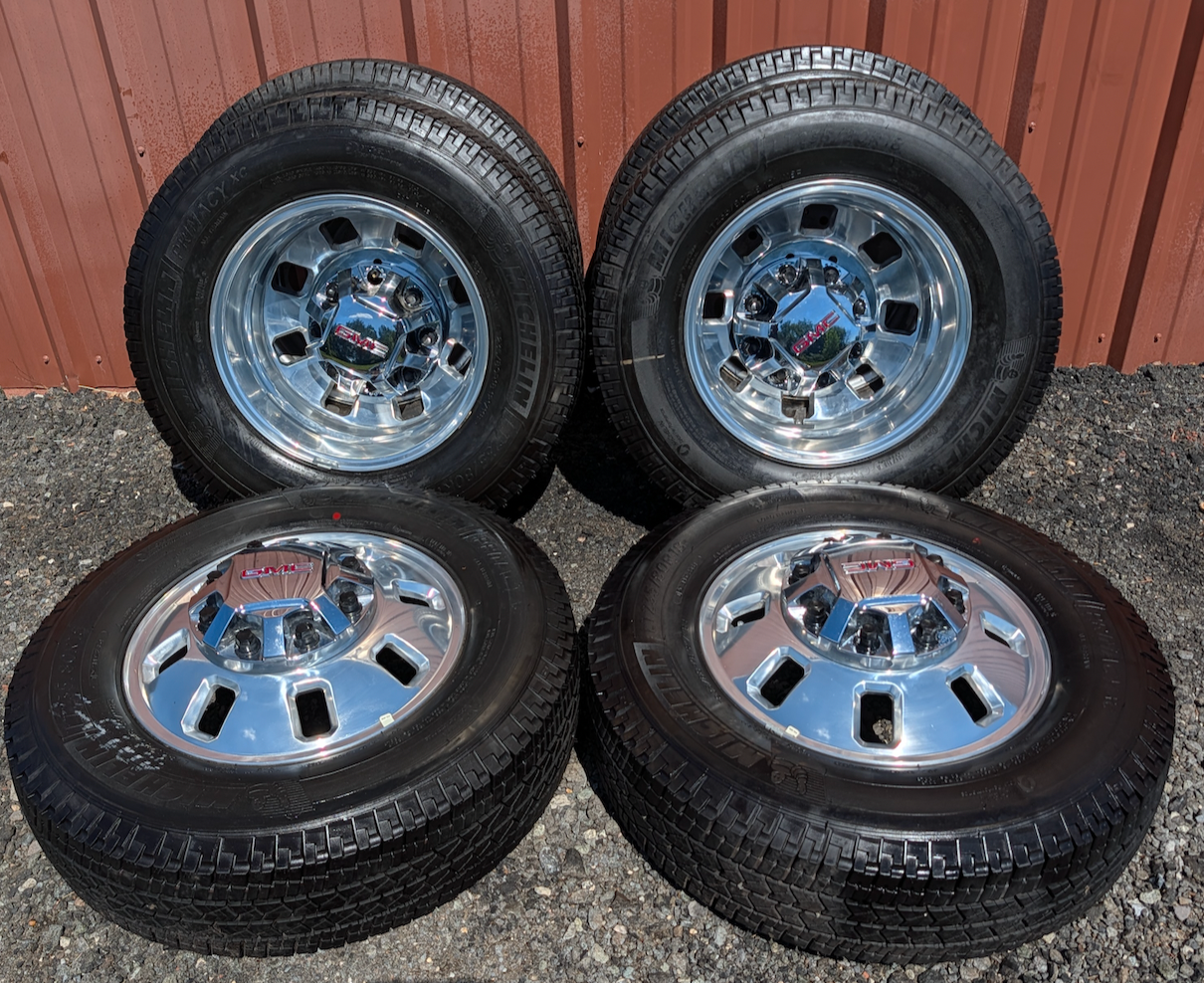 Polished Aluminum Chevrolet Silverado 3500HD / GMC Sierra 3500HD Dually OEM 18” Wheels