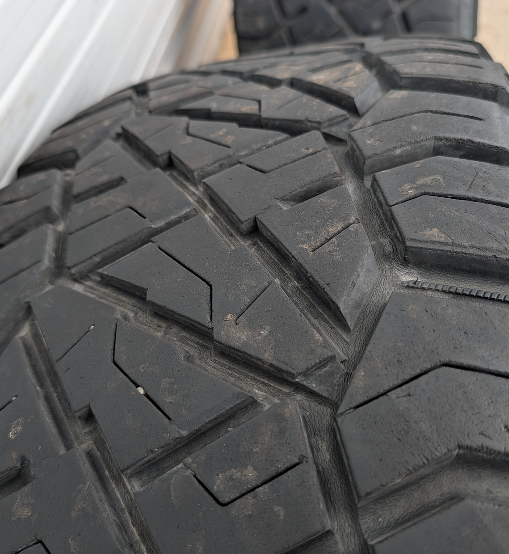 Machined Ram 2500 / 3500 OEM 20” Wrapped in Nitto Ridge Grappler LT295/60R20