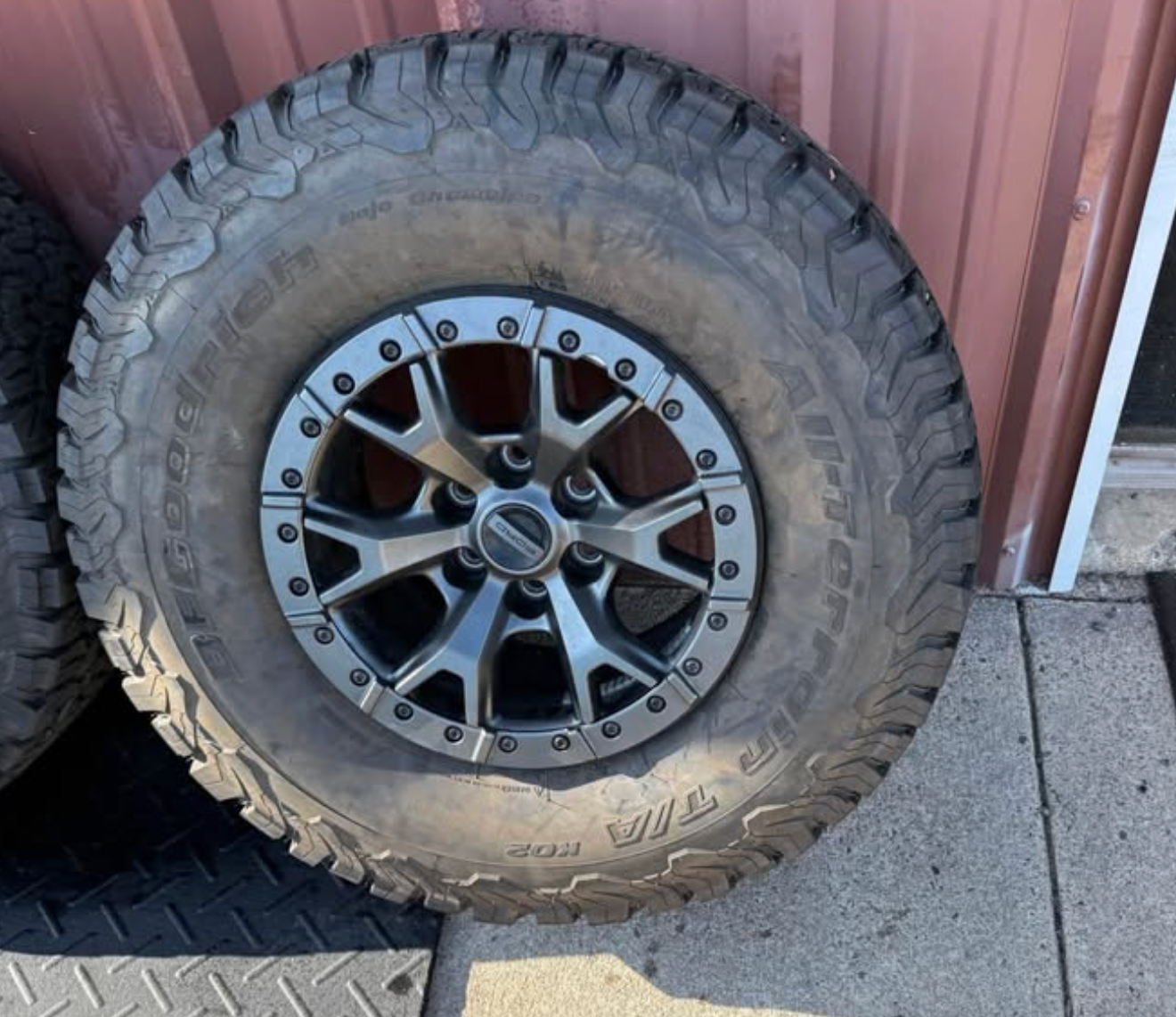 NEW OEM  Beadlock-capable Ford F-150 Raptor 37 Package wheels & BFGoodrich 35s (6x135)