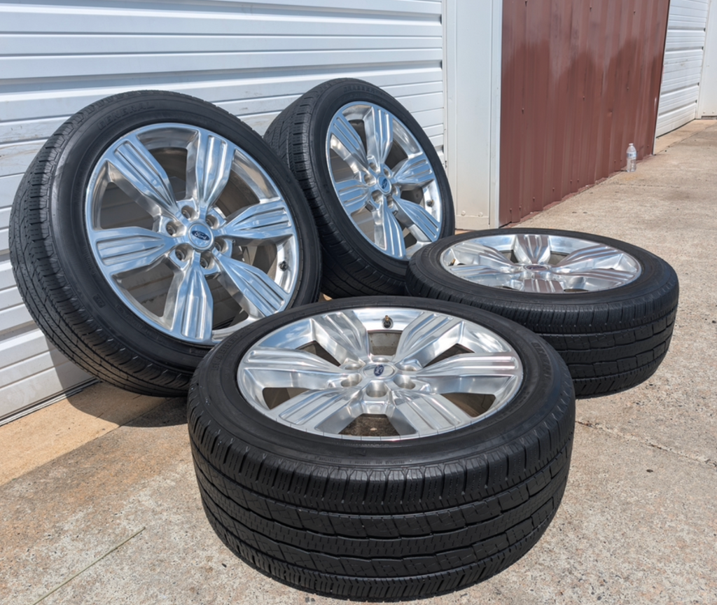 Polished Ford Expedition King Ranch / Limited OEM 22” Wrapped in General Grabber HTS60 285/45R22