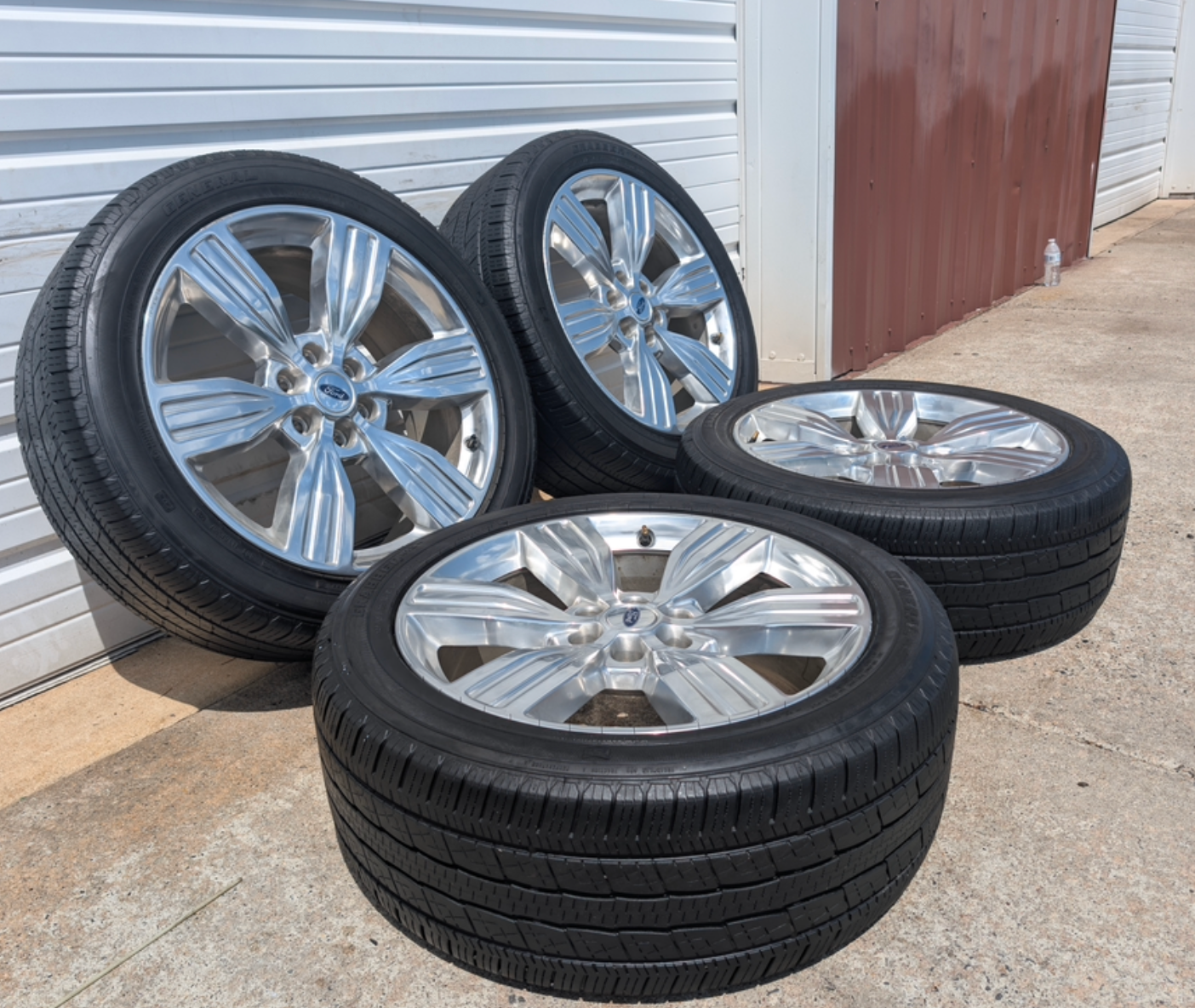 Polished Ford Expedition King Ranch / Limited OEM 22” Wrapped in General Grabber HTS60 285/45R22