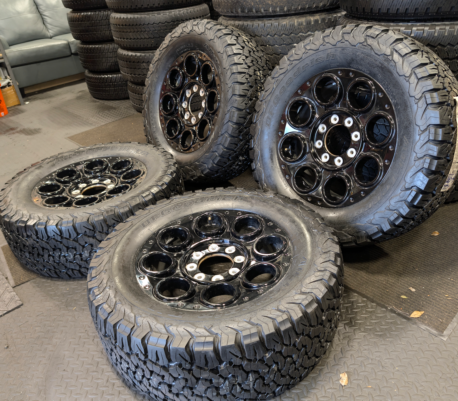 OEM 20” Gloss Black Ford F-250 / F-350 Tremor Lariat BAP Wheels wrapped in 35x12.50R20LT BFGoodrich All-Terrain T/A tires.