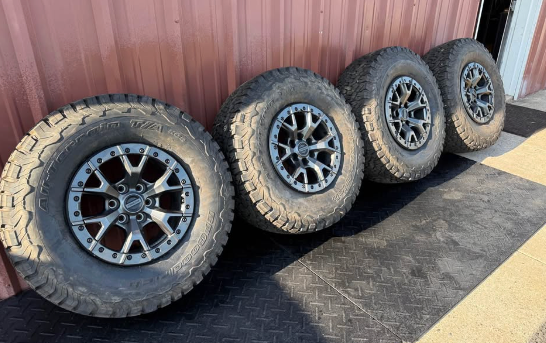 NEW OEM  Beadlock-capable Ford F-150 Raptor 37 Package wheels & BFGoodrich 35s (6x135)