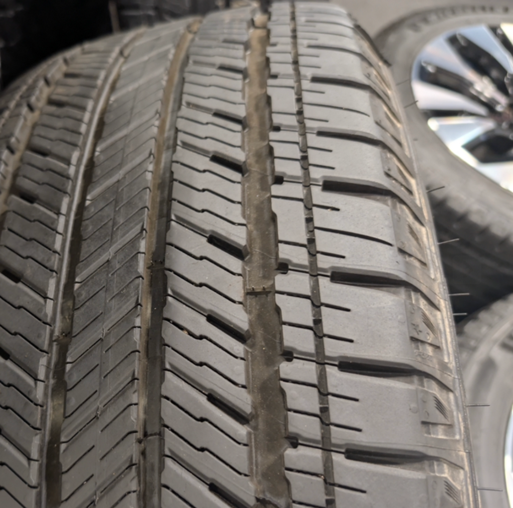 Machined Ford Expedition Platinum OEM 22” Wrapped in Michelin Primacy LTX 275/50R22