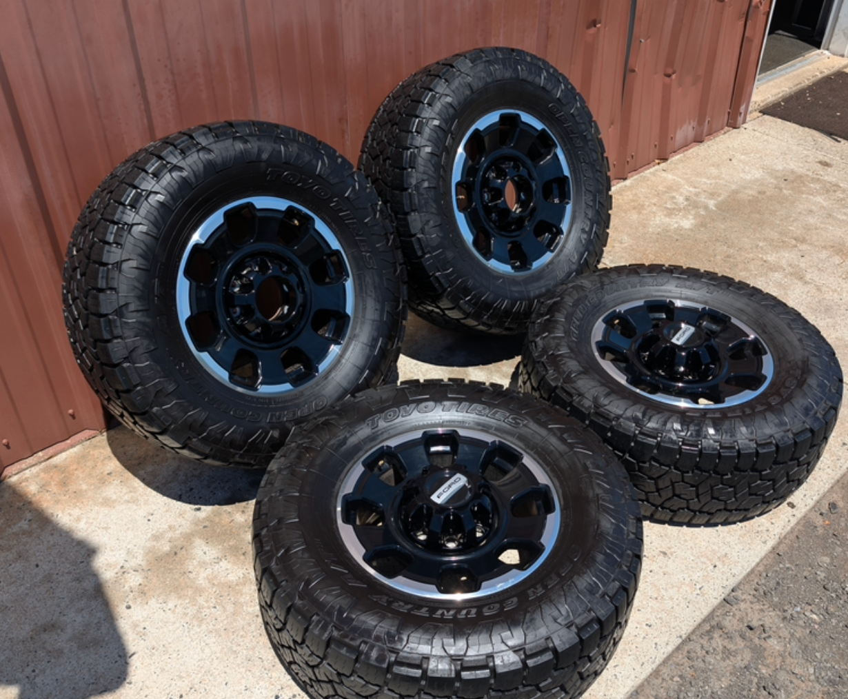 Machined Ford F-250 / F-350 Tremor OEM 18” Wrapped in Toyo Open Country A/T 35x12.50R18LT 128Q
