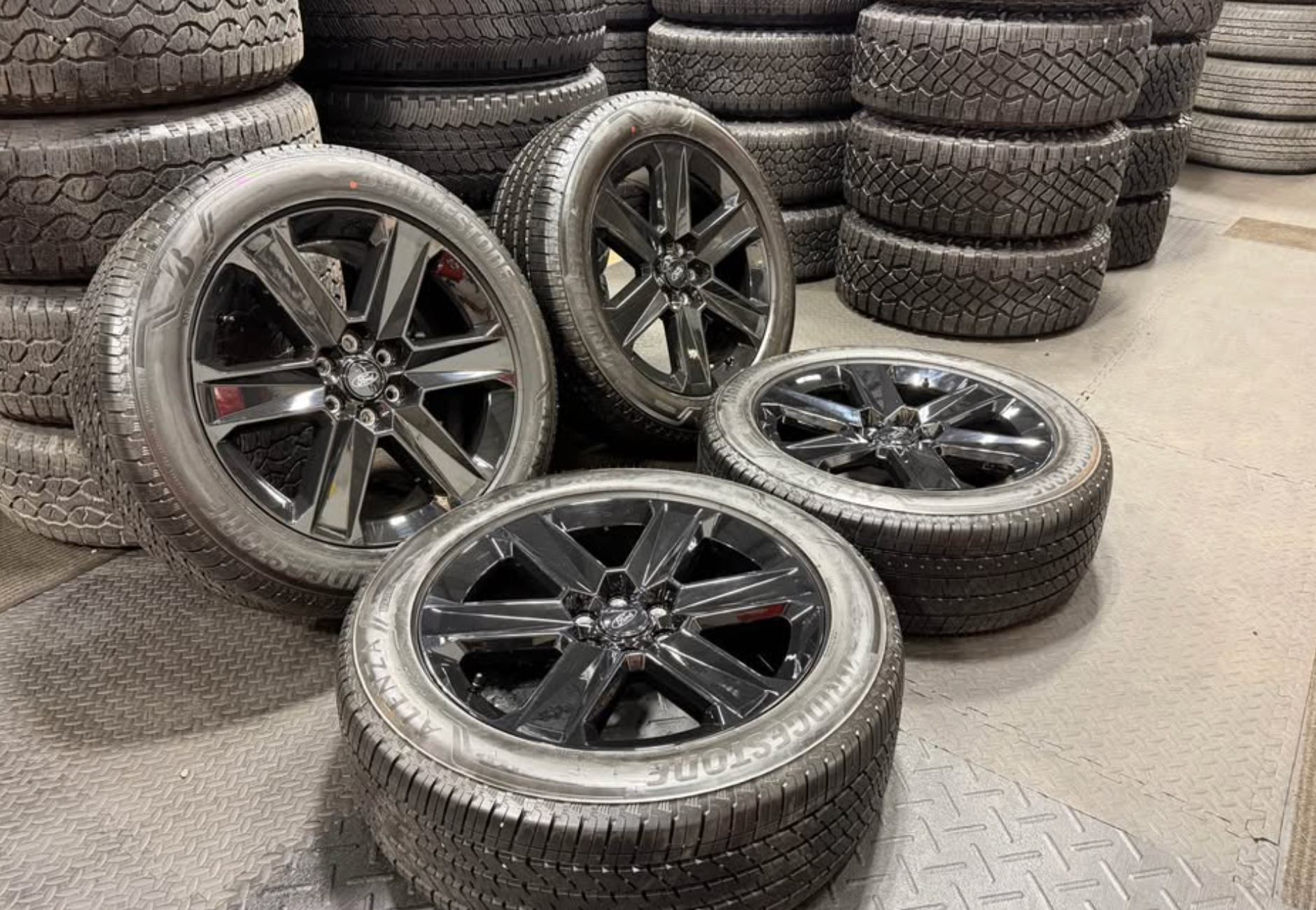 New Ford F150 Lobo 22” black wheels/tires Expedition 6x135