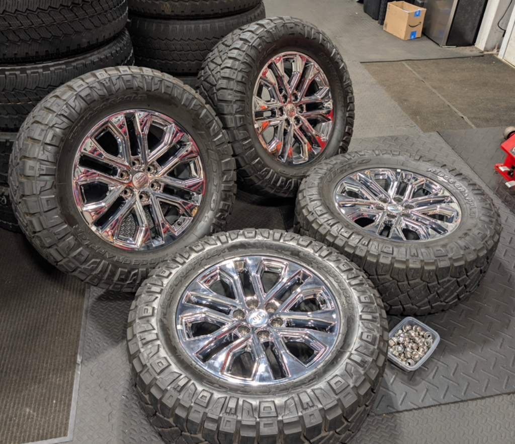 Chrome Ford F-250 / F-350 Super Duty Lariat OEM 20” Wrapped in Nitto Ridge Grappler 35x12.50R20LT
