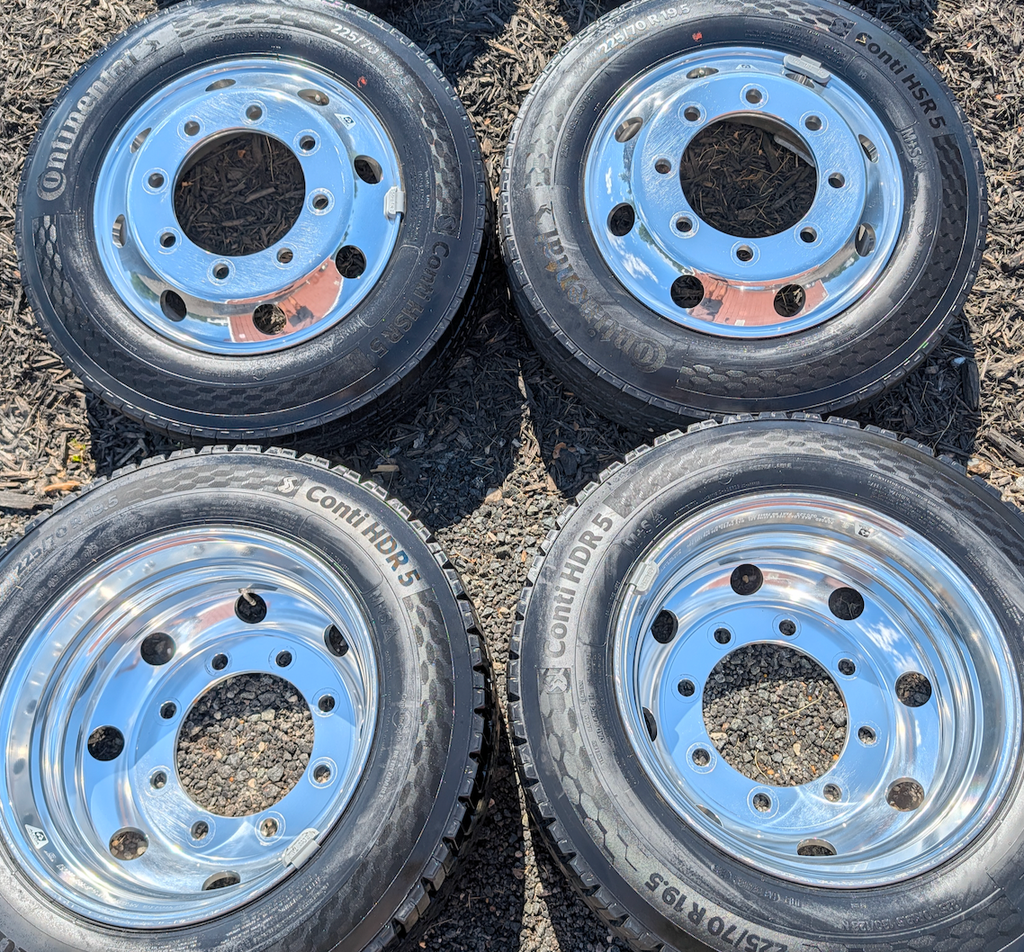 OEM 19.5” Alcoa Chevrolet 4500 / 5500 Wheels wrapped in Continental Conti HDR5 265/70R19.5 tires.