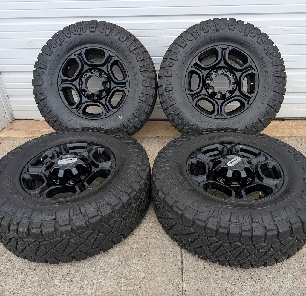 Gloss Black Ford F-250 / F-350 Super Duty OEM 18” Wrapped in Nitto Ridge Grappler LT285/75R18