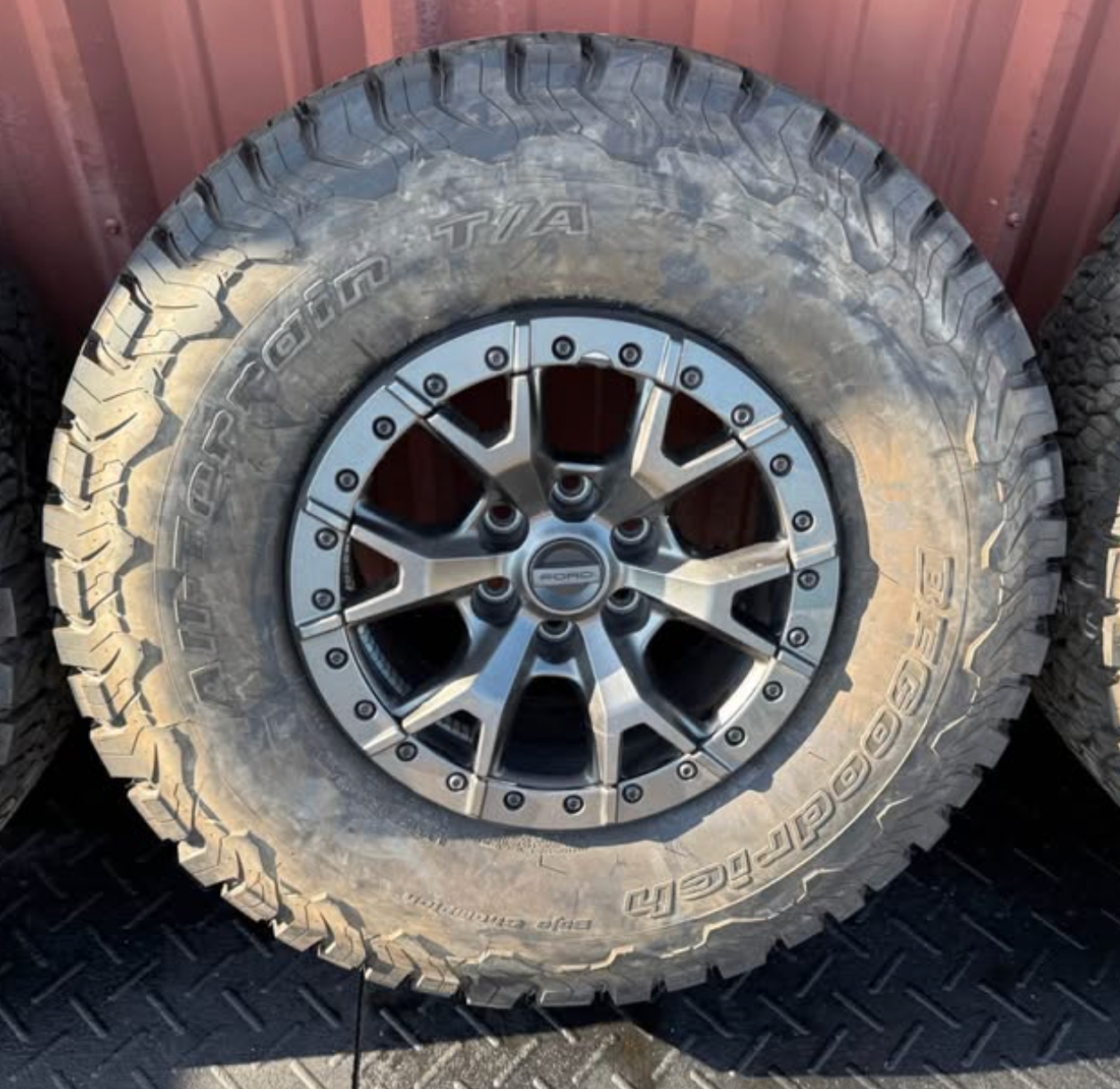 NEW OEM  Beadlock-capable Ford F-150 Raptor 37 Package wheels & BFGoodrich 35s (6x135)