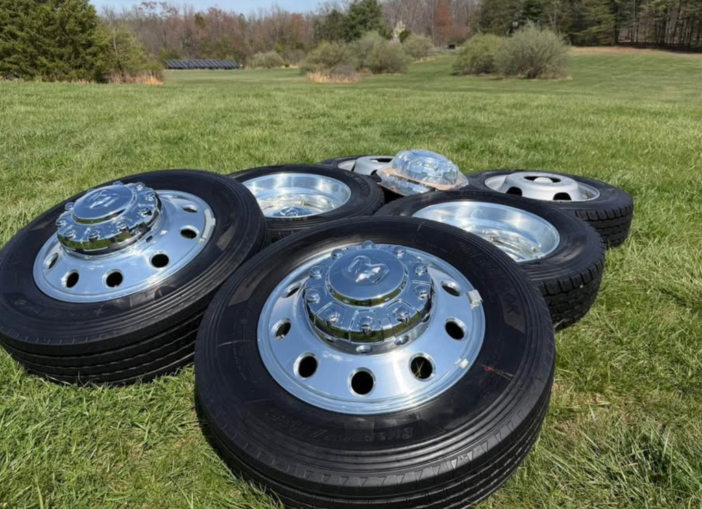 NEW 2025 RAM Heavy Duty Dually 4500/5500 OEM 19.5 wheels & tires Aluminum 10x225