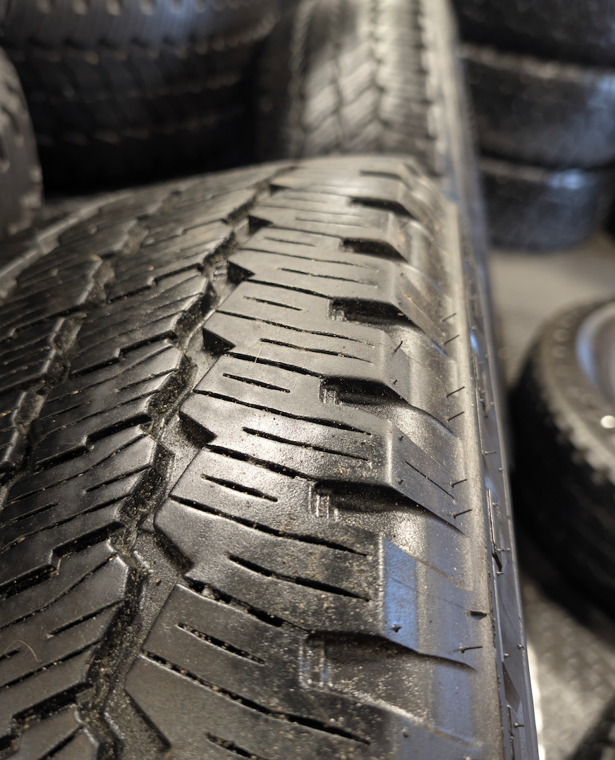 OEM 20” Dark Carbonized Gray Ford F-250 / F-350 Super Duty Wheels wrapped in Bridgestone Dueler tires.