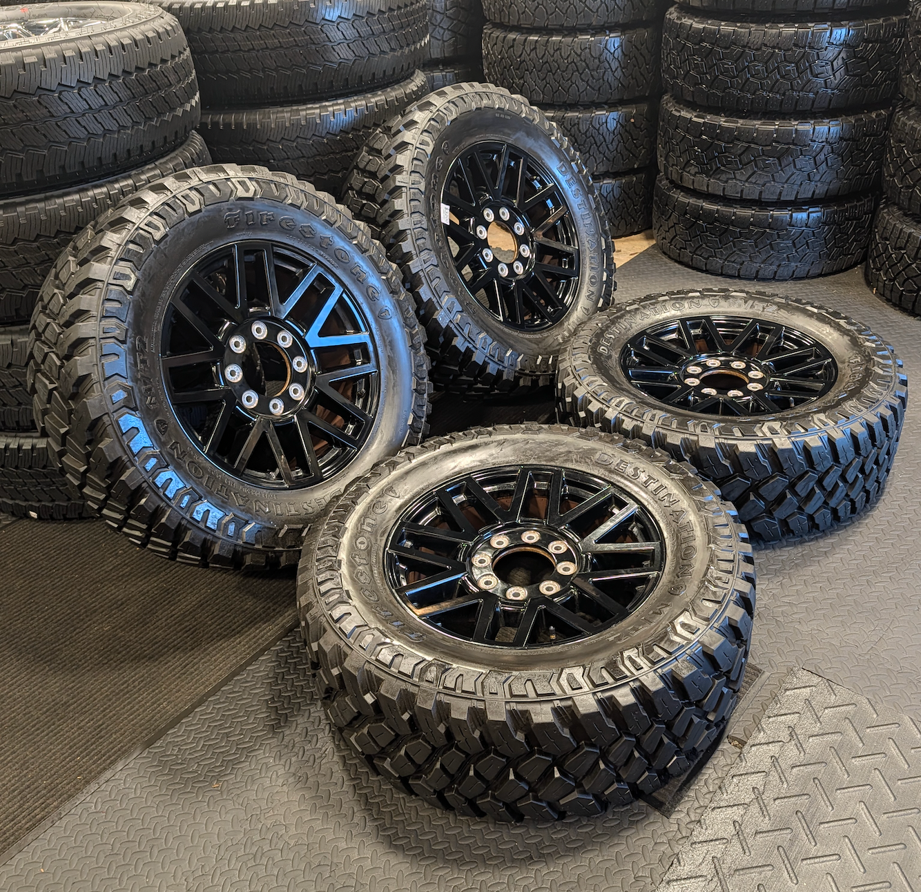 OEM 20” Gloss Black Ford F-250 / F-350 Super Duty Wheels wrapped in Firestone Destination M/T2 tires.
