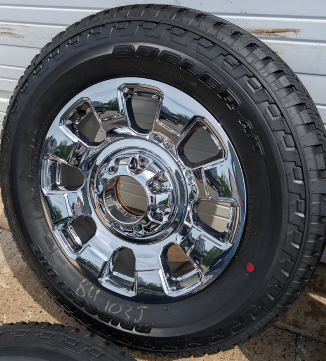 OEM 20” Chrome Ford F-250 / F-350 Wheels wrapped in Bridgestone Dueler A/T tires.
