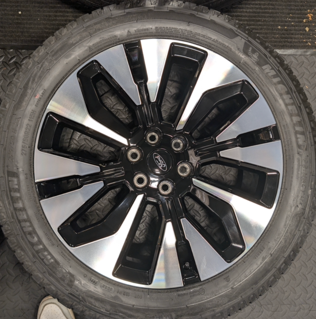 Machined Ford Expedition Platinum OEM 22” Wrapped in Michelin Primacy LTX 275/50R22