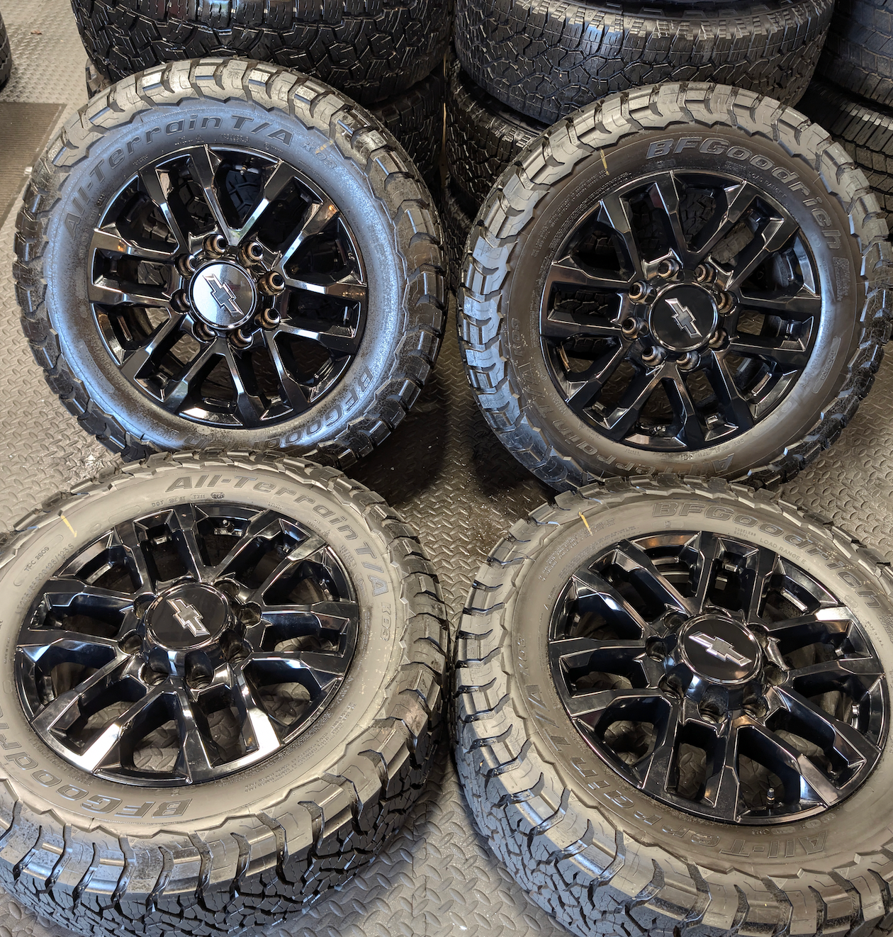 OEM 20” Black GM 2500HD / 3500HD Wheels wrapped in LT275/65R20 BFGoodrich All-Terrain T/A tires.