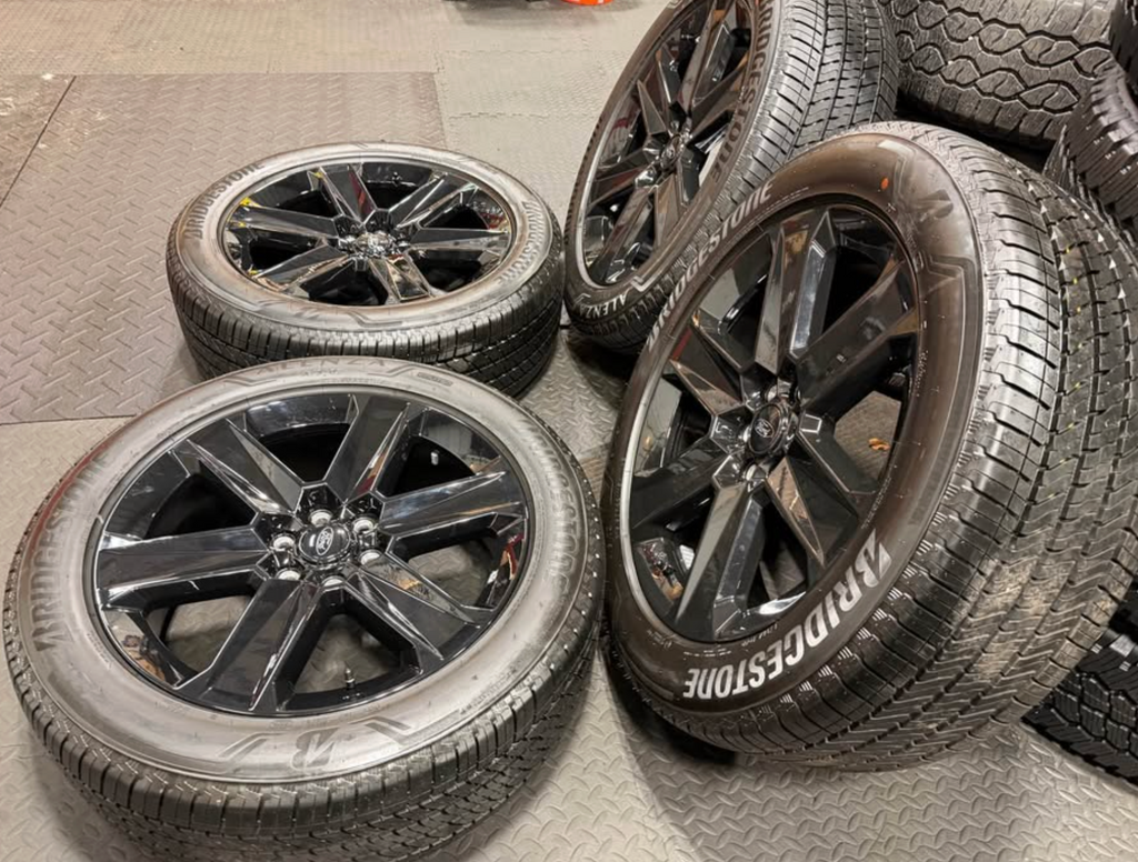 New Ford F150 Lobo 22” black wheels/tires Expedition 6x135